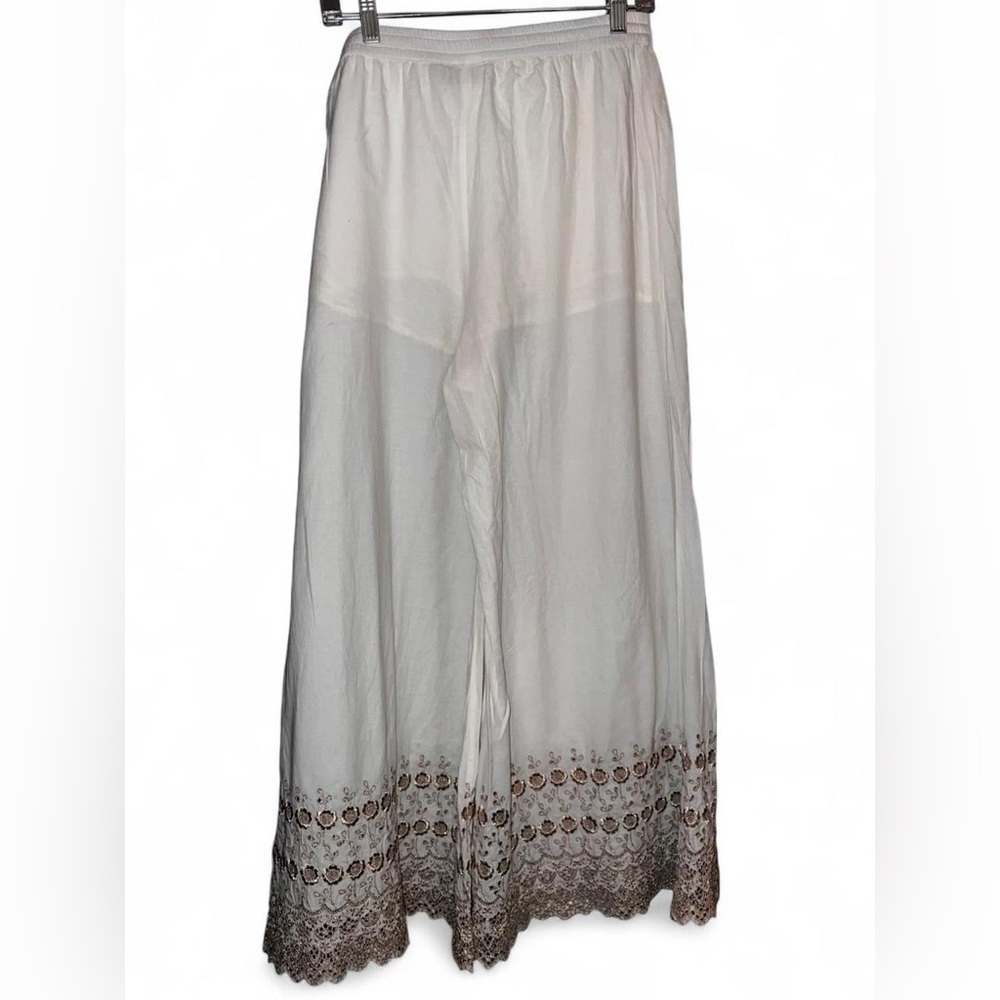 White and Gold Metallic Floral Eyelet Culotte Bloomers. Size Large